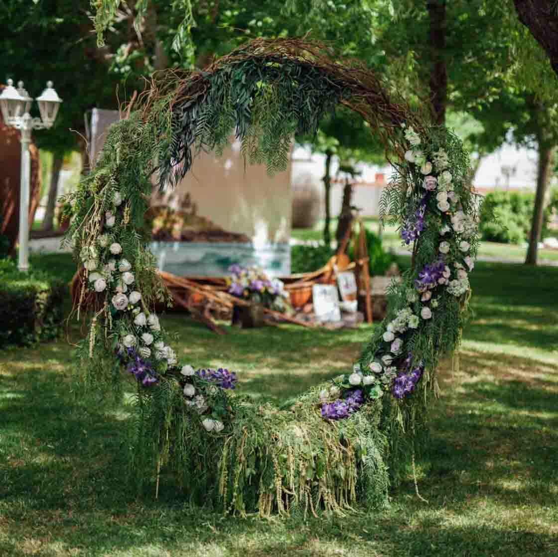 Arco floral y  decoración de  boda El jardín Romántico